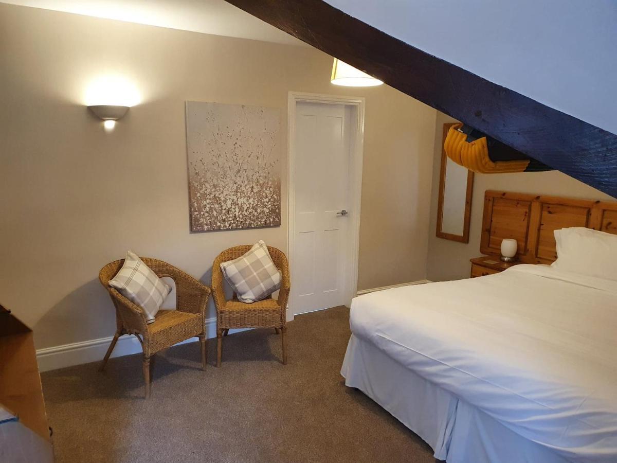 Swiss House B&B Castleton  Ngoại thất bức ảnh