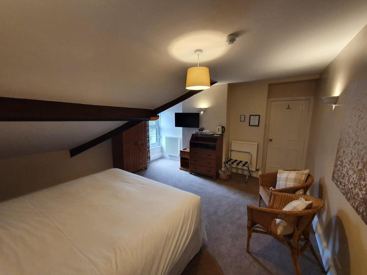 Swiss House B&B Castleton  Ngoại thất bức ảnh