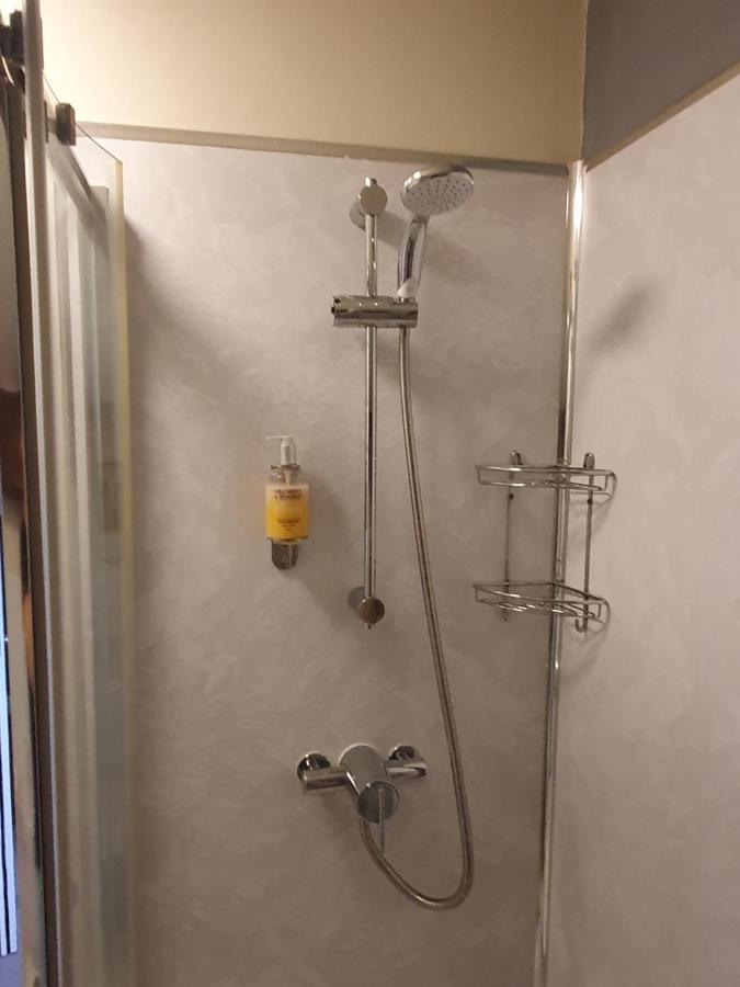 Swiss House B&B Castleton  Ngoại thất bức ảnh