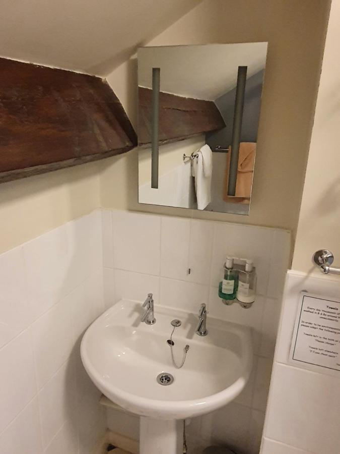 Swiss House B&B Castleton  Ngoại thất bức ảnh