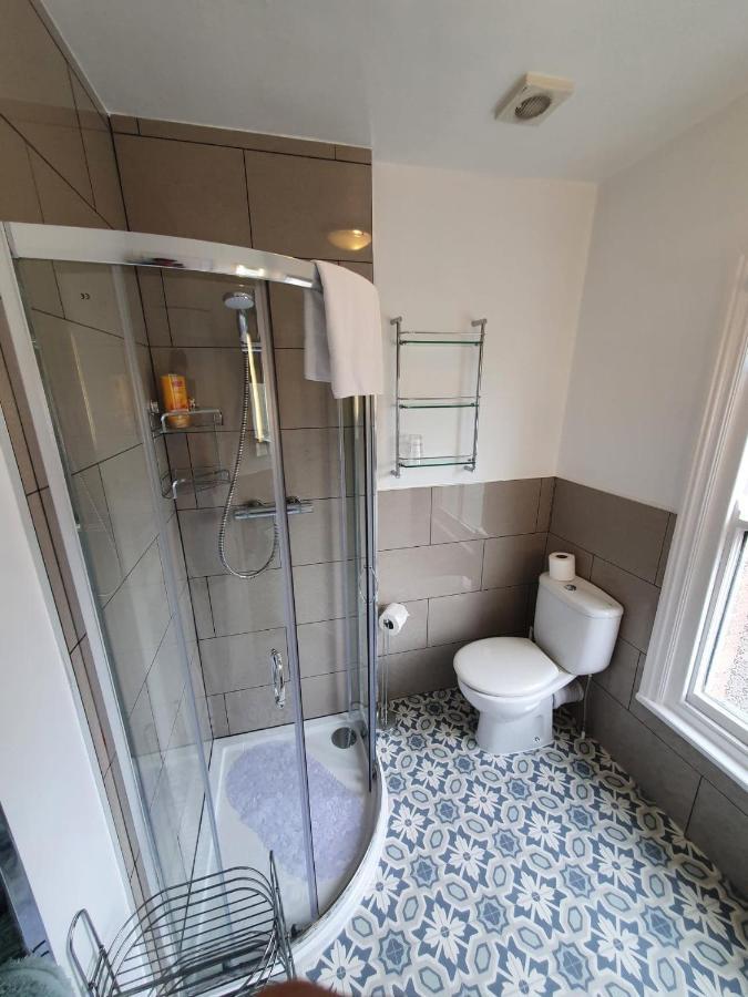 Swiss House B&B Castleton  Ngoại thất bức ảnh