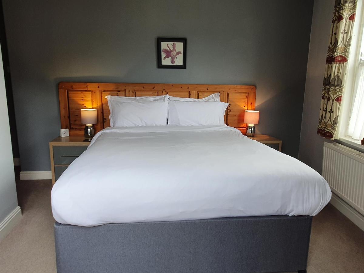Swiss House B&B Castleton  Ngoại thất bức ảnh