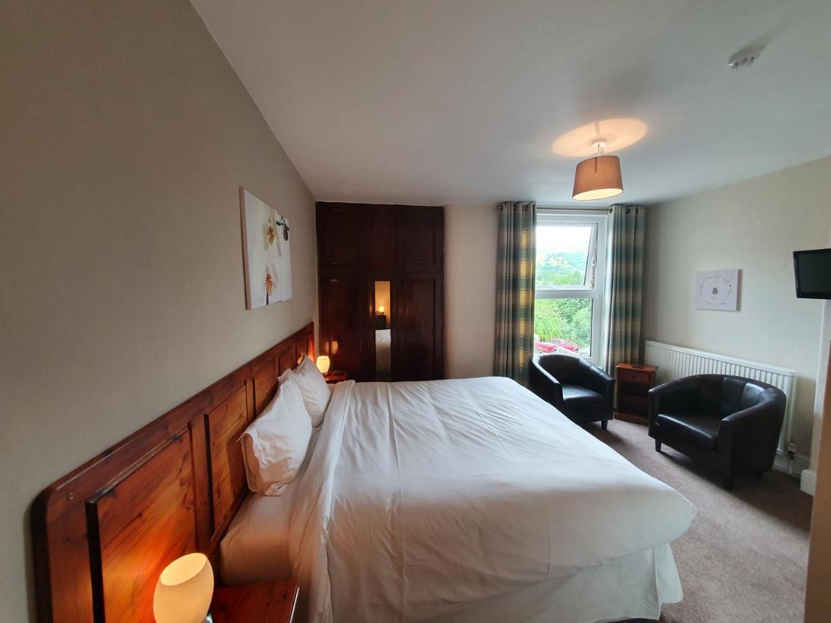 Swiss House B&B Castleton  Ngoại thất bức ảnh