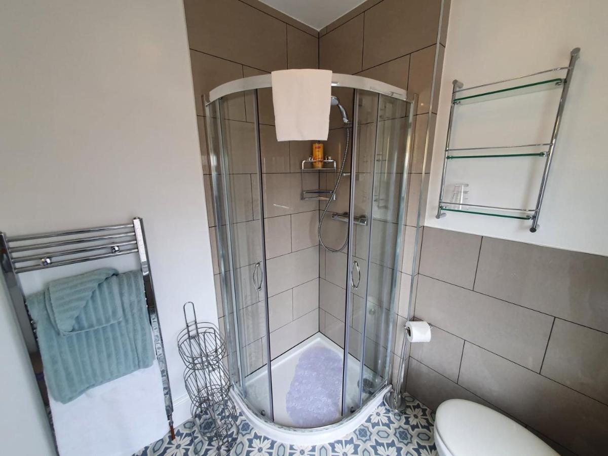 Swiss House B&B Castleton  Ngoại thất bức ảnh