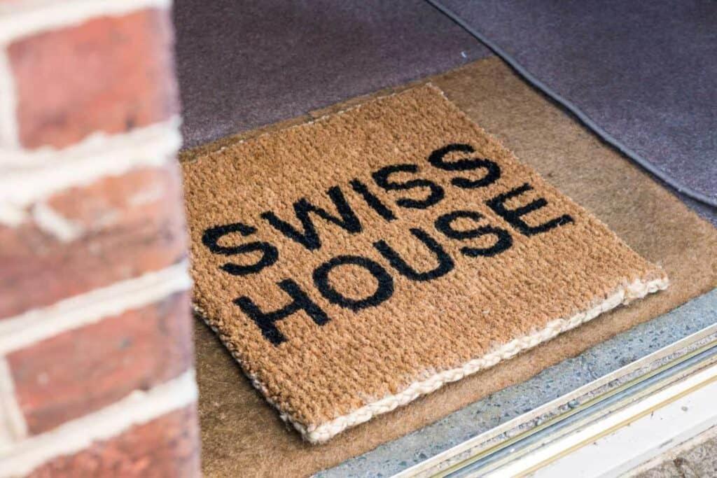 Swiss House B&B Castleton  Ngoại thất bức ảnh